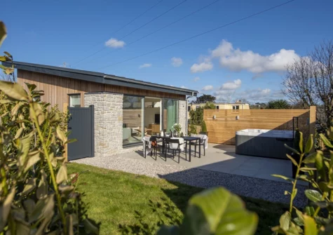 The garden, patio, alfresco dining area & hot tub at Salt Life, Dunes at Upton Towans, Loggans