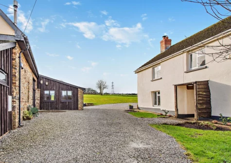 Salterns River benefits from blending two stunning homes, being a farmhouse and converted barn into one superb stay