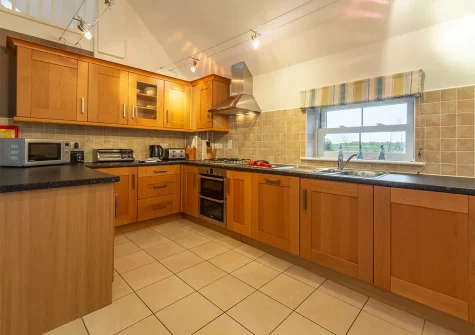 The kitchen at Saltings Loft Apartment 2, Lelant