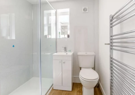 The shower room at Salty Paws, Westward Ho!