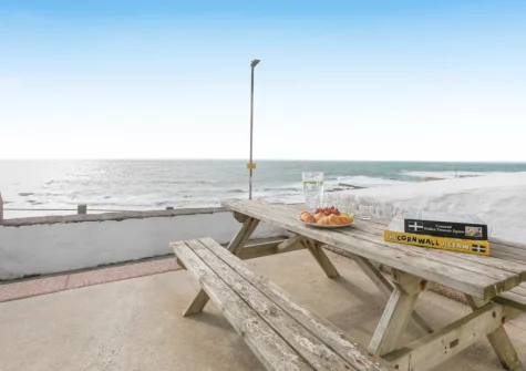 The patio terrace & alfresco dining area at Samphire Cottage, Porthleven