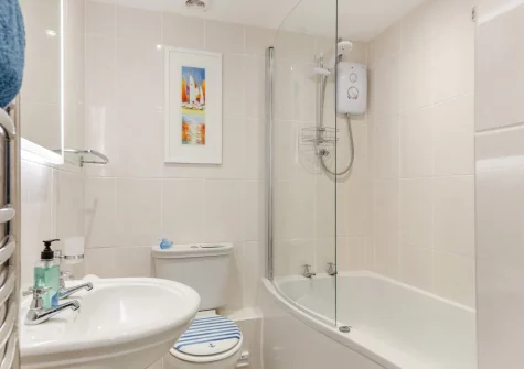 The bathroom at Samphire Cottage, Whitecross