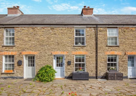 Samphire Cottage is set around a charming courtyard to the front