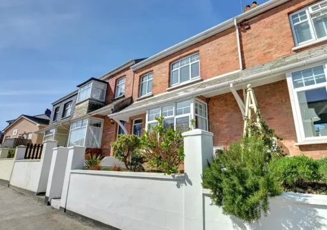 Samphire House is a bright property ideally located in the heart of Padstow