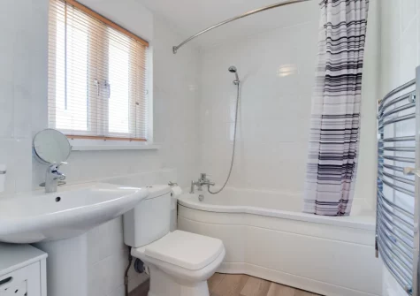 Bedroom #2 en-suite bathroom at Samphire, Padstow