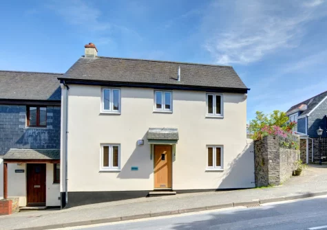 Samphire is a fantastically positioned fisherman's cottage in the harbour town of Padstow