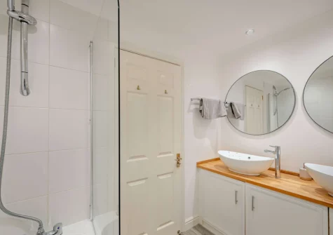 Bedroom #1 en-suite bathroom at Sandals, Padstow