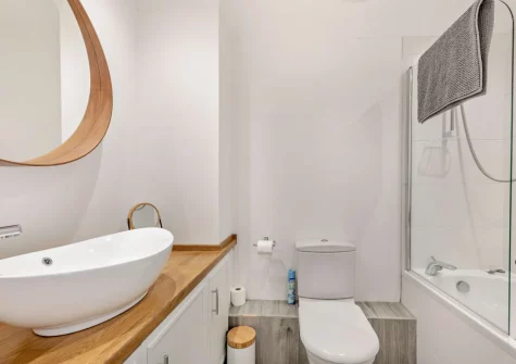 The bathroom at Sandals, Padstow