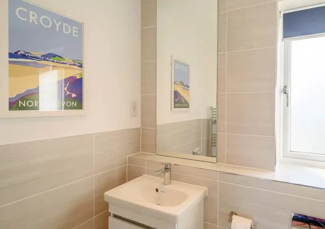 Bedroom #1 en-suite shower room at Sandbars, Instow