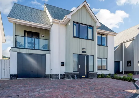 Sandbars is  beautifully presented, spacious & light holiday home in the pretty estuary village of Instow