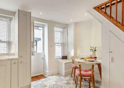 The kitchen & dining area at Sanderling Cottage, Looe