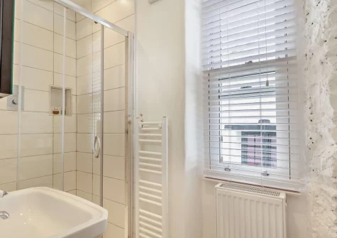 The shower room at Sanderling Cottage, Looe