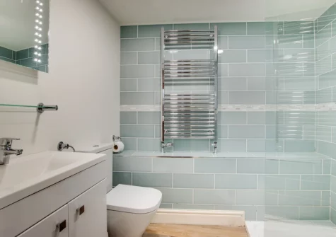 The shower room at Sandpiper, Padstow