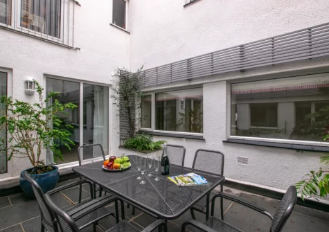 The leafy courtyard garden & alfresco dining area at Sandpiper, Padstow