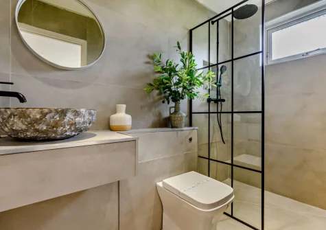 Bedroom #2 en-suite shower room at Sandpipers, Downderry