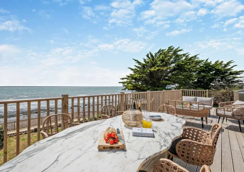 The decked patio, alfresco dining & outdoor sitting area at Sandpipers, Downderry