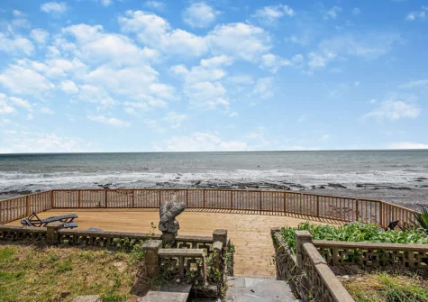 The garden, decked terrace & outdoor sitting area at Sandpipers, Downderry