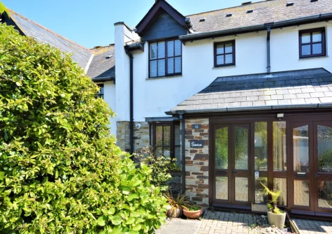 Sands is a two-bedroom holiday home tucked away in tranquil landscaped grounds of an old schoolhouse in Padstow