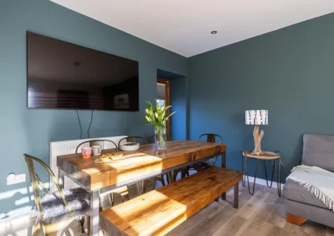 The living & dining area at Sandseekers Barn, Mawgan Porth