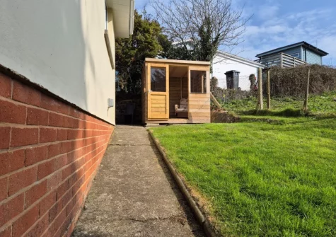 The enclosed lawn & summer house at Sandy Bay Bungalow, Instow