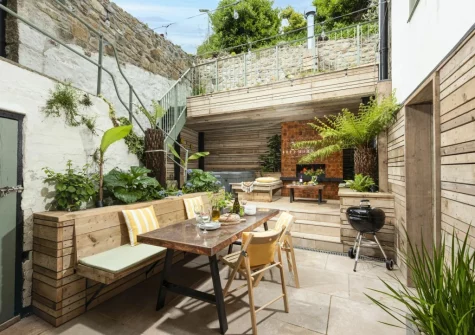 The barbecue & alfresco dining area at Sandy Boobies, St Ives