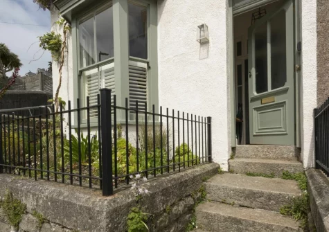 Sandy Boobies is a beautifully refurbished & modernised holiday home with its period features tastefully intact