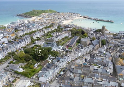 From Sandy Boobies its a 320-metre walk to St Ives Harbour Beach and Fore Street