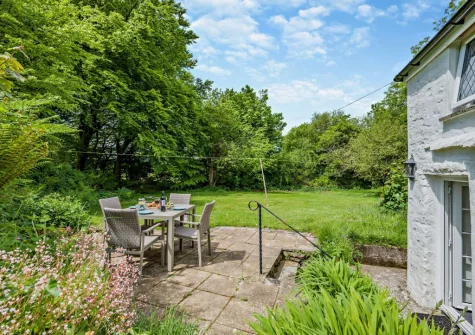 The patio, alfresco dining area & lawned garden at Sarah's Cottage, Camelford