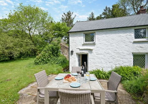 The patio, alfresco dining area & lawned garden at Sarah's Cottage, Camelford