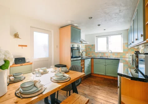 The kitchen & dining area at Scallop Cottage, Porthleven