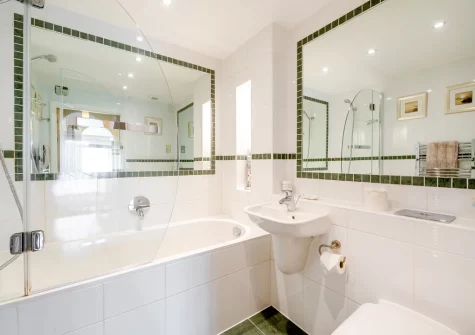 The bathroom at Schooner's, Mortehoe