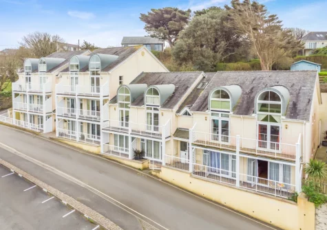 Schooner's is a spacious apartment in the coastal village of Mortehoe, renowned for its fabulous eateries & walks