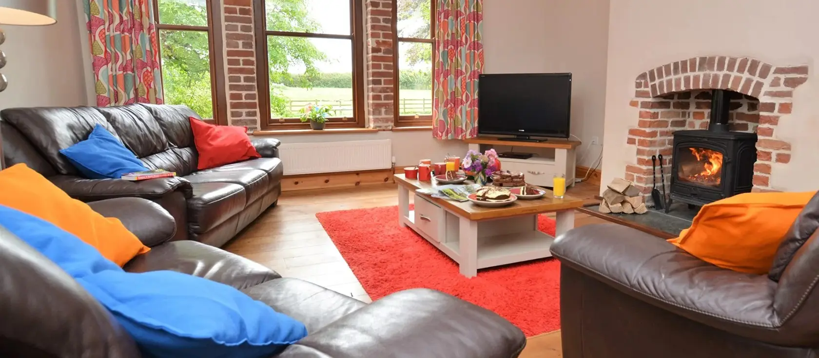 Scorsham Farm, Stratton is a charming 4-bedroom farmhouse retreat with hot tub, games room, and exclusive beach hut access. Set on a working dairy farm near Bude, perfect for creating memorable family holidays exploring North Cornwall.