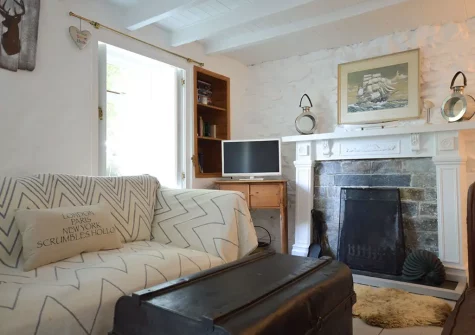 The living room at Scrumbles Hollow, St Agnes