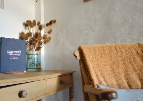 The living room at Scrumbles Hollow, St Agnes