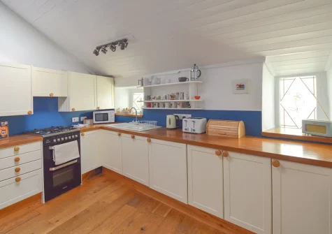 The kitchen at Scrumbles Hollow, St Agnes