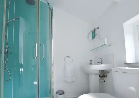 Bedroom #1 en-suite shower room at Scrumbles Hollow, St Agnes