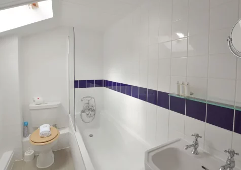 The bathroom at Scrumbles Hollow, St Agnes