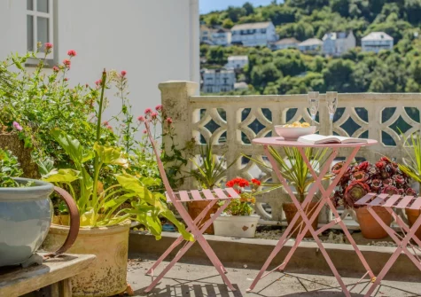 The shared outdoor sitting area at Sea Aster, Looe