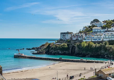 The sandy shores of East Looe Beach, the breathtaking South West Coast Path and the lively harbour are all reachable within 200 metres