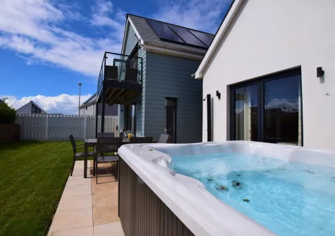 The hot tub & alfresco dining areaat Sea Breeze, Westward Ho!