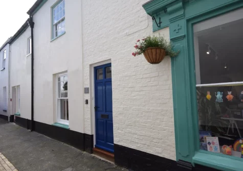 Sea Chest Apartment ust a few steps away from the quayside with views across to Instow