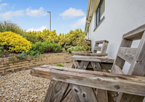 The front garden & outdoor sitting area at Sea Escape, Widemouth Bay