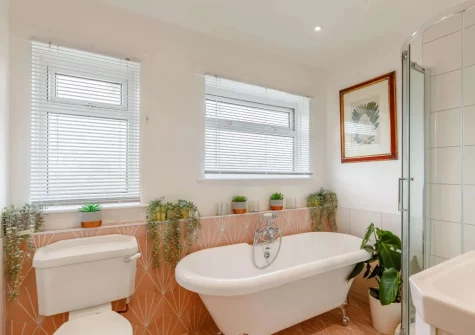 The bathroom at Sea Esta, Phillack