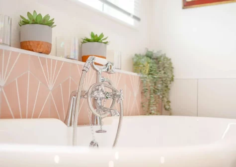 The bathroom at Sea Esta, Phillack