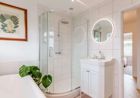 The bathroom at Sea Esta, Phillack