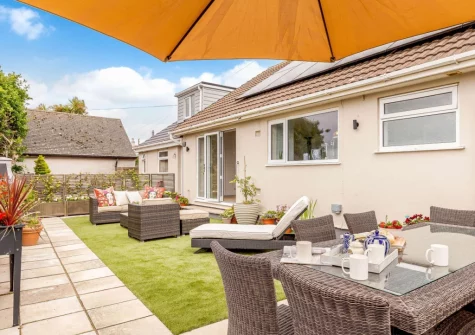 The garden, alfresco dining & outdoor sitting area at Sea Esta, Phillack