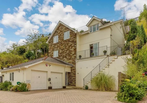 Sea Glimpse is a ;arge dog friendly three storey beach house with elevated gardens, games room & wood burner