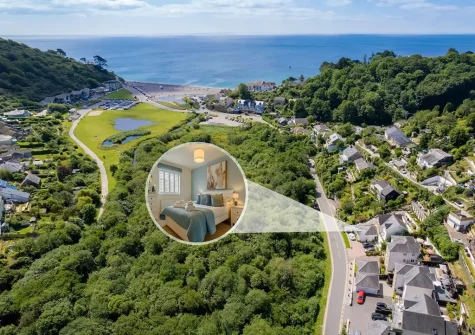 Sea Glimpse is the perfect beach house, within walking distance of Seaton Beach, bars & cafes