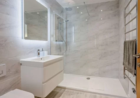 Bedroom #1 en-suite shower room